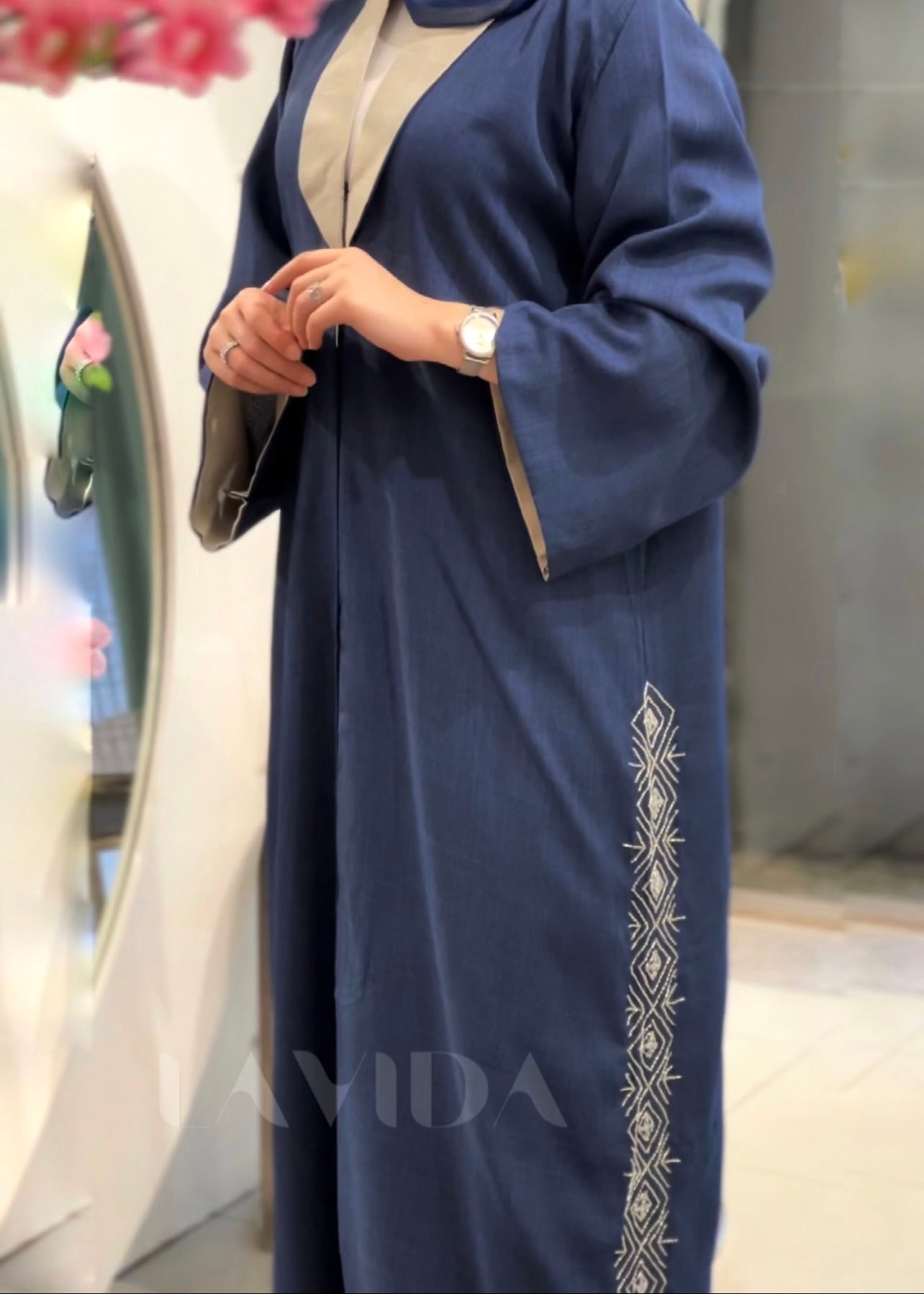 عبايه عملي كُحلي
