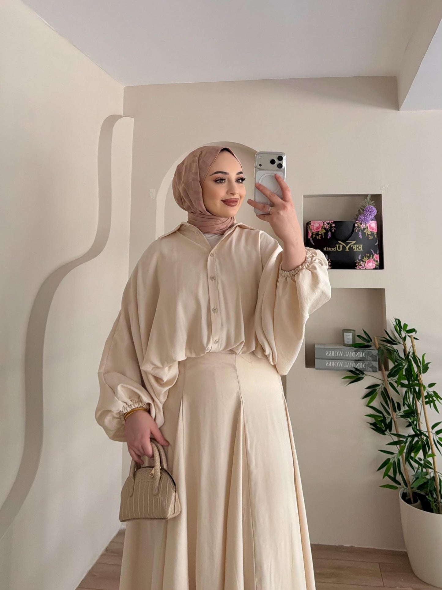 طقم تنورة و قميص فلو