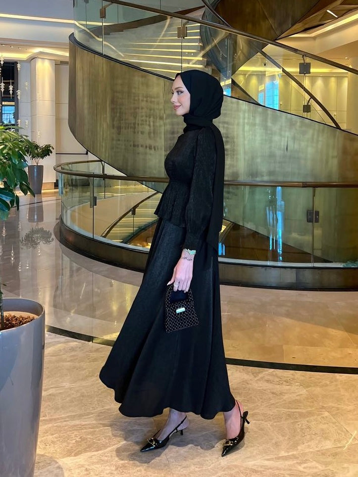 طقم تنورة و قميص رفرف أسود
