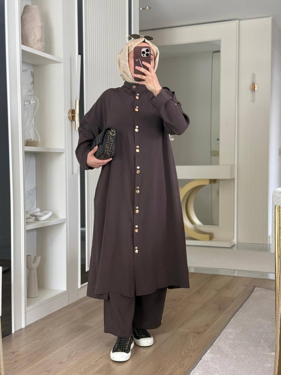 طقم عملي قطعتين بأزرار بني