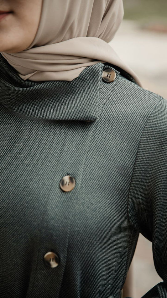 فستان ازرار جانبية