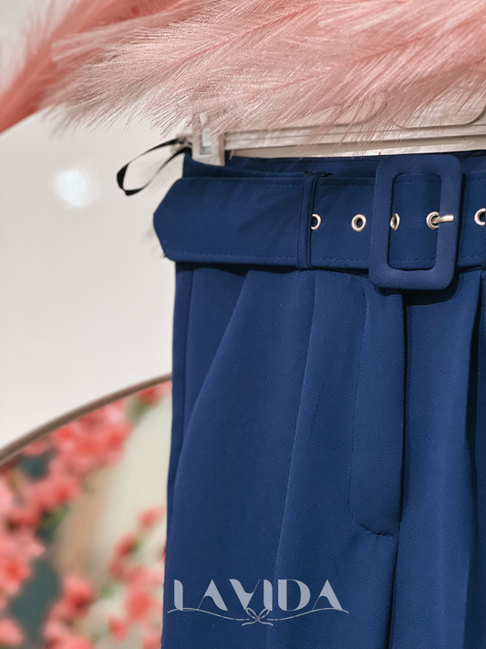 بنطلون مع حزام