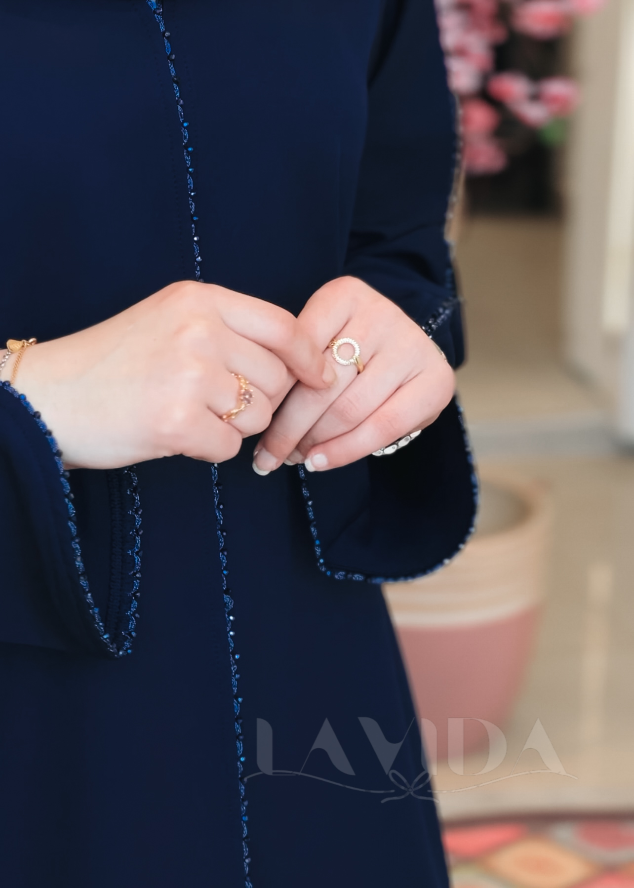 عباية خط ستراس