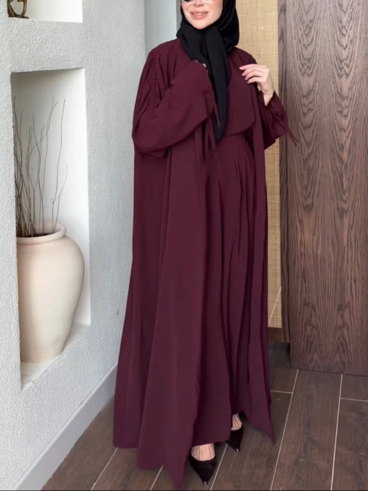 طقم ٣ قطع (عبايه و بنطلون و بلوز)