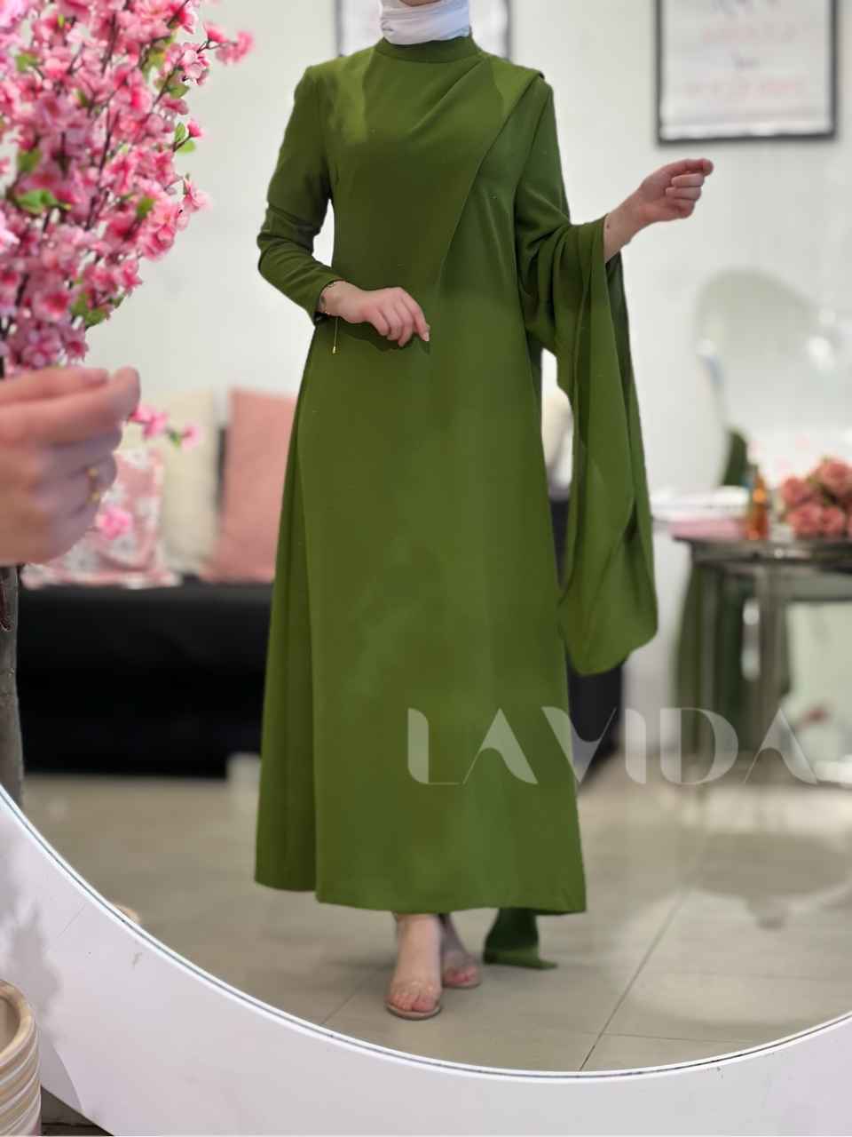 فستان مع ردة طويلة للخلف (اخضر كيوي)