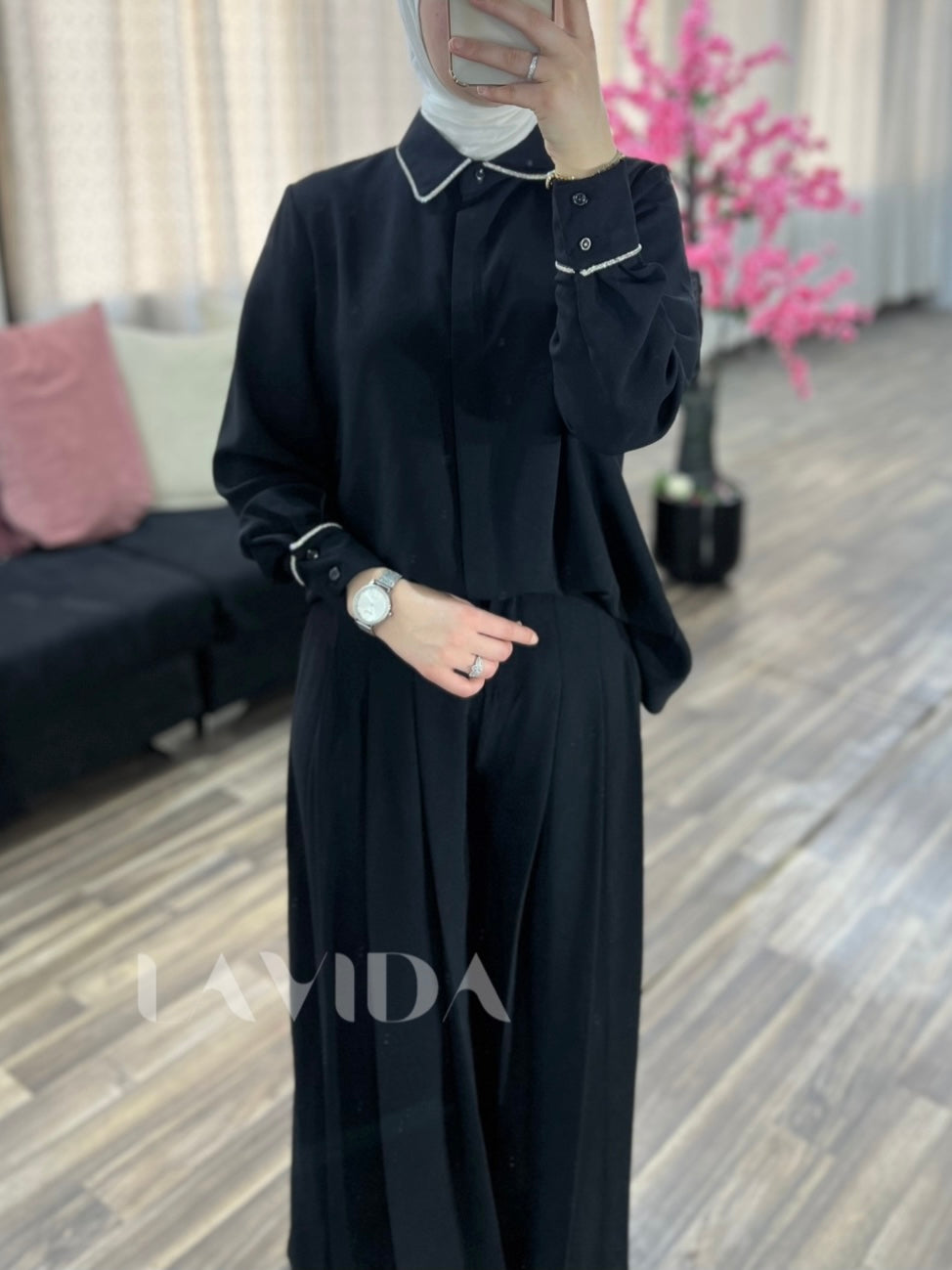 طقم رجل عريضة مع قميص اسود