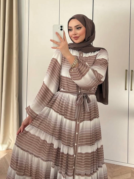 فستان كلوش بأزرار عالصدر