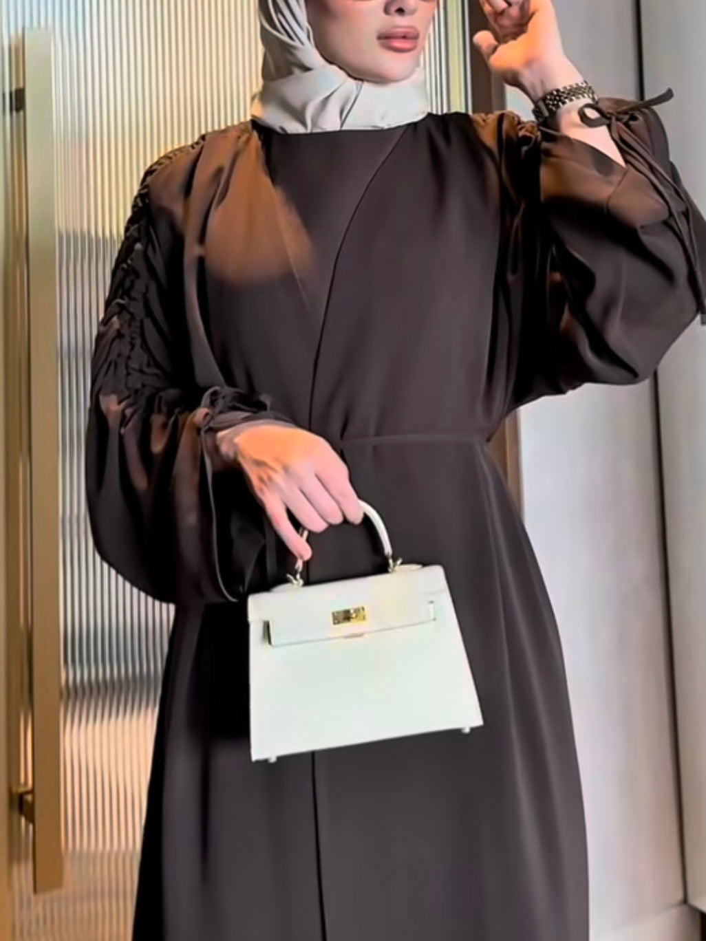 طقم ٣ قطع (عبايه و بنطلون و بلوز)