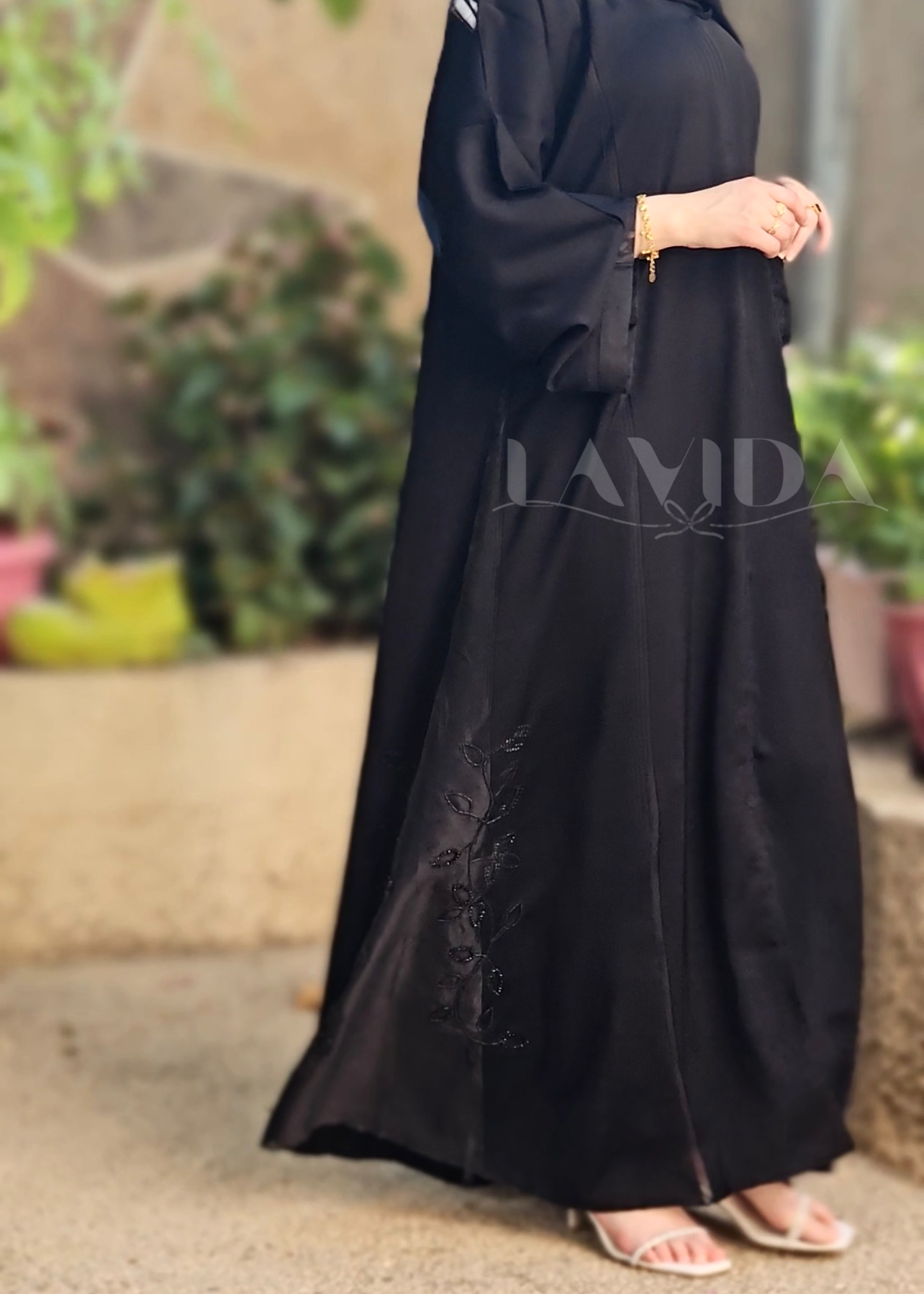 عبايه كريب كلوش مع قماش الأورچانزا الأنيق
