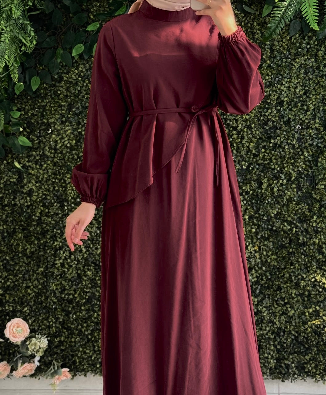 فستان مع حزام خمري