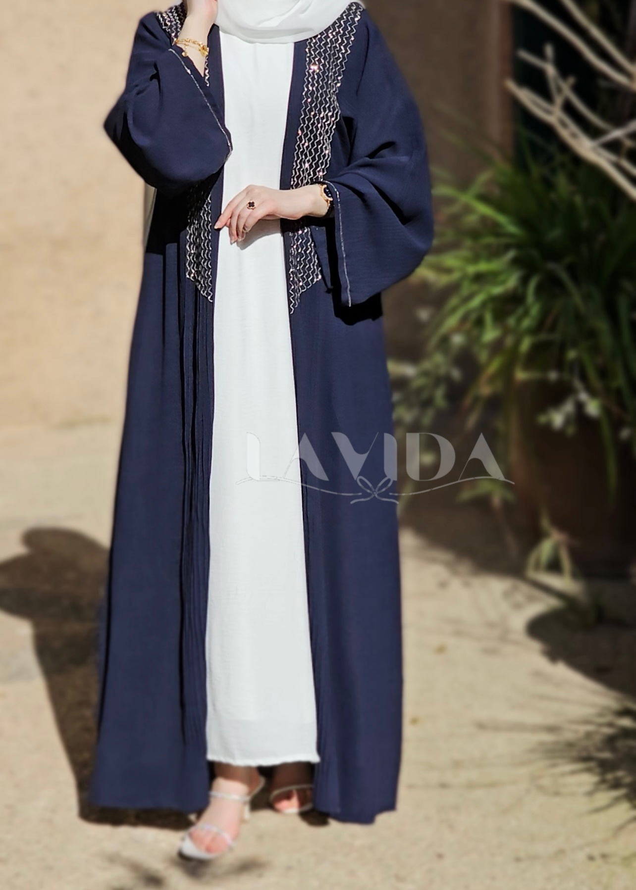 عباية رسمي مع فُستان وشال شك خرز