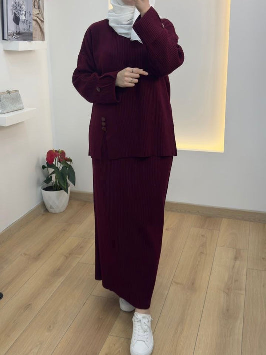 طقم تنورة و بلوز مصوف برغندي