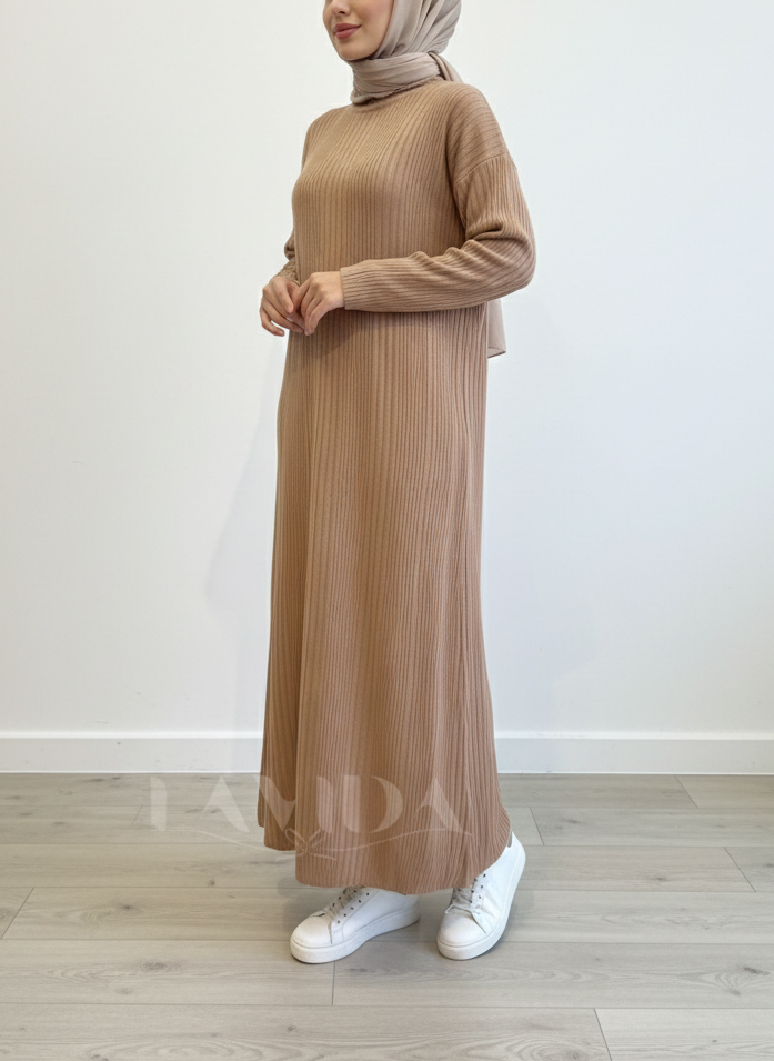 فستان بيسك عسلي