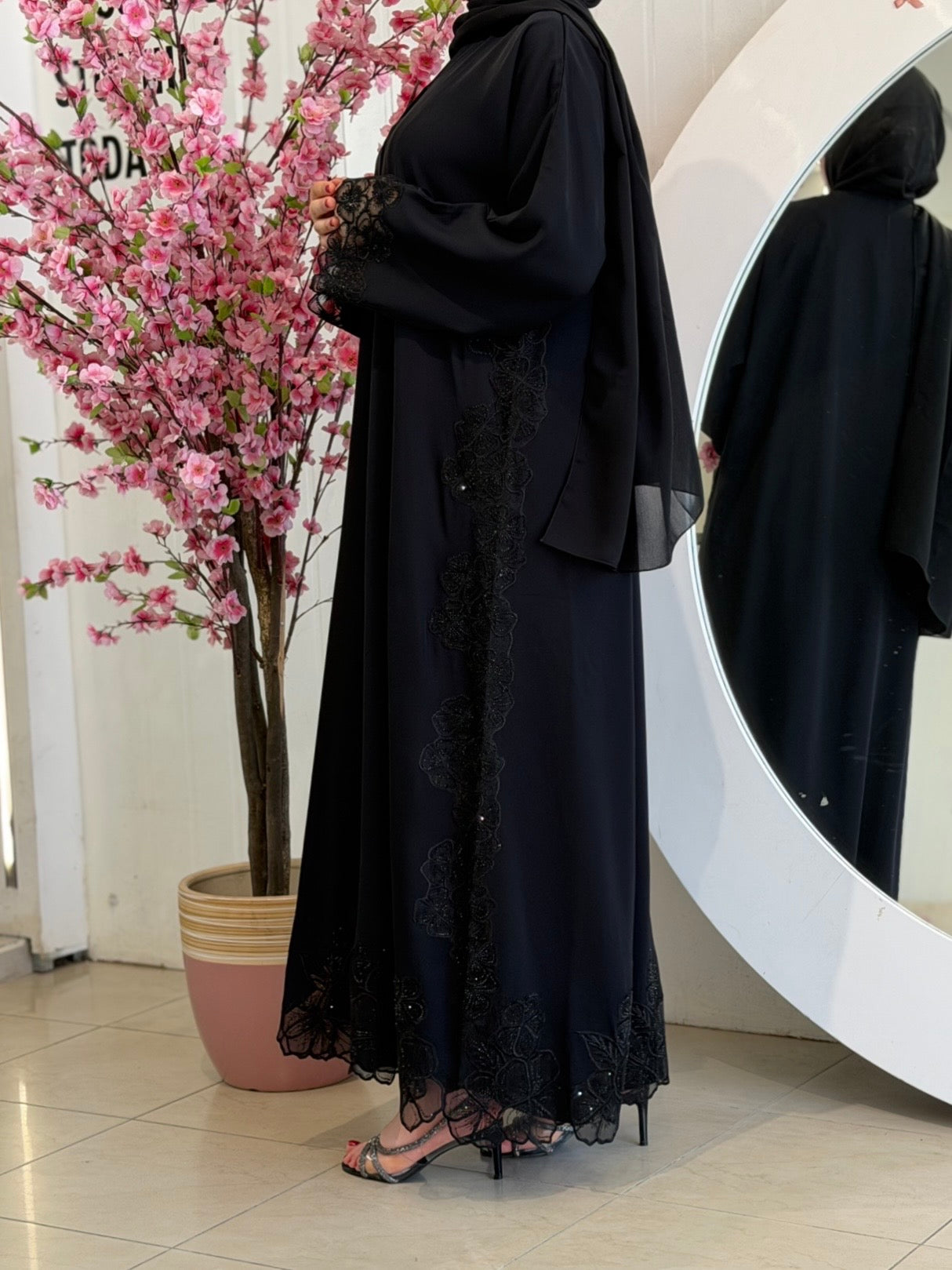 عباية دانتيل الورد