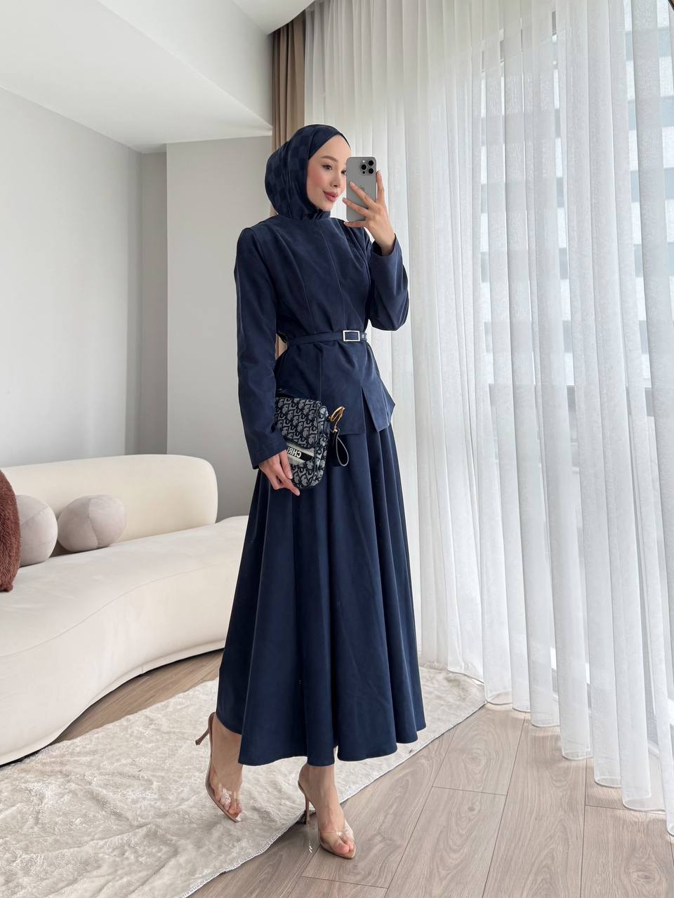 طقم تنورة و بلوز وحزام كحلي