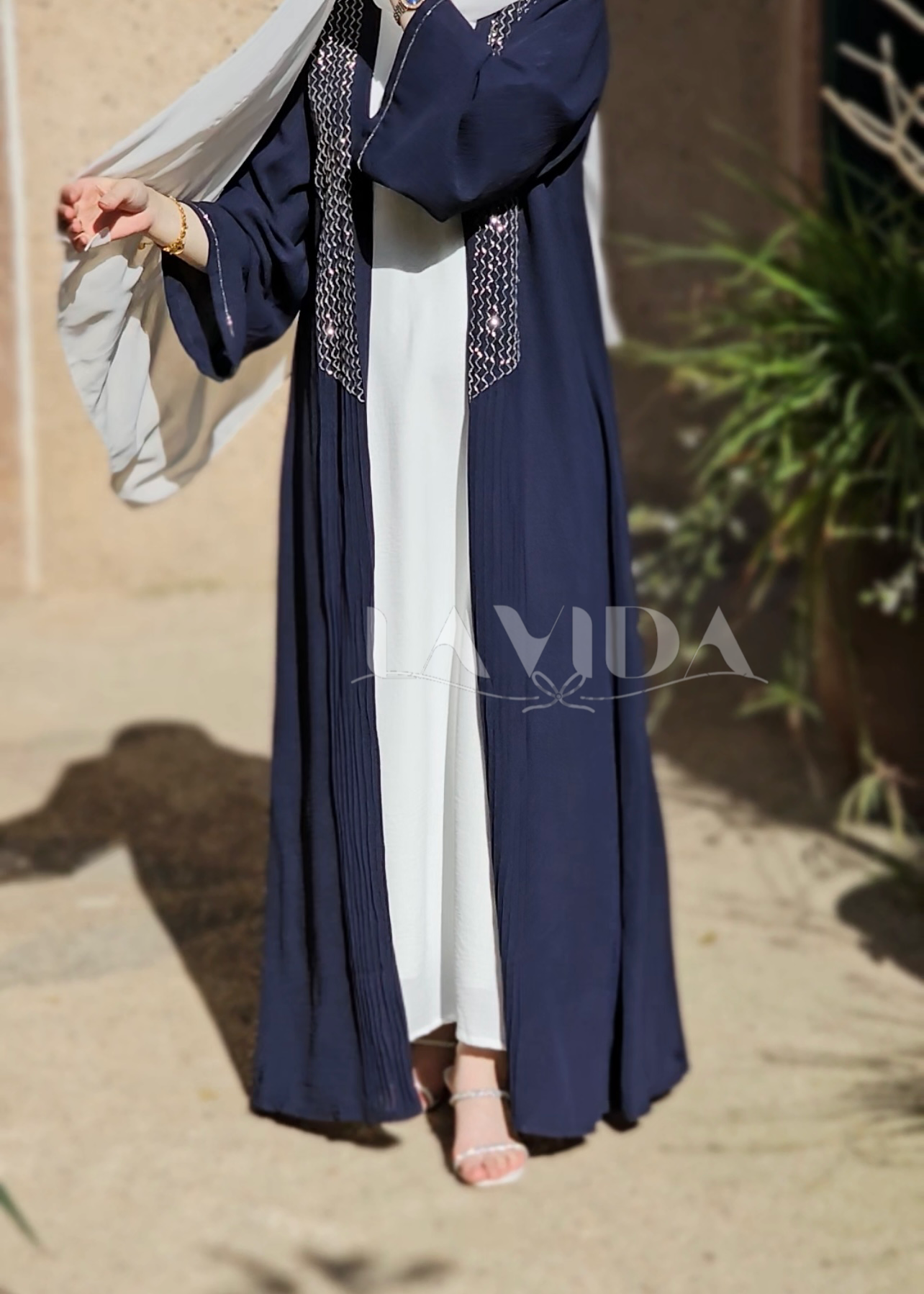 عباية رسمي مع فُستان وشال شك خرز