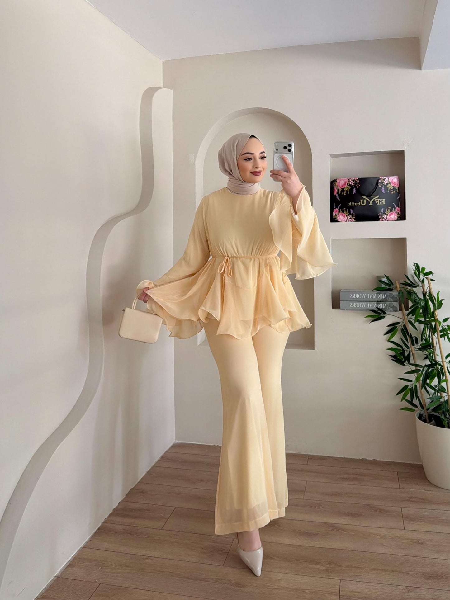 طقم قطعتين فلو مع حزام