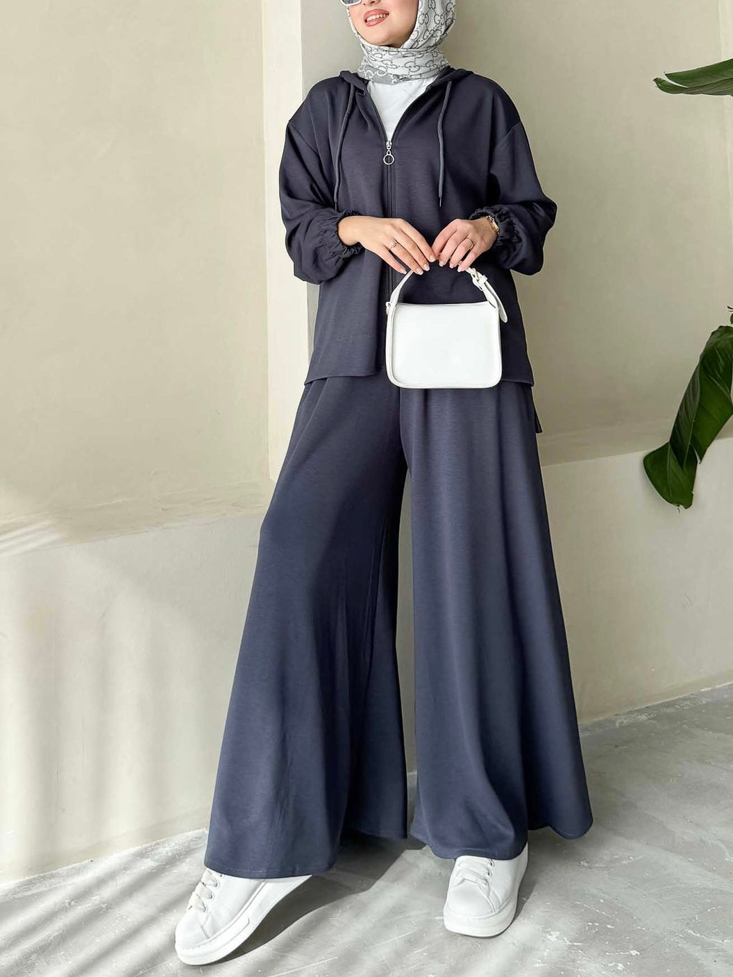طقم بنطلون عريض مع جكيت (سكني)