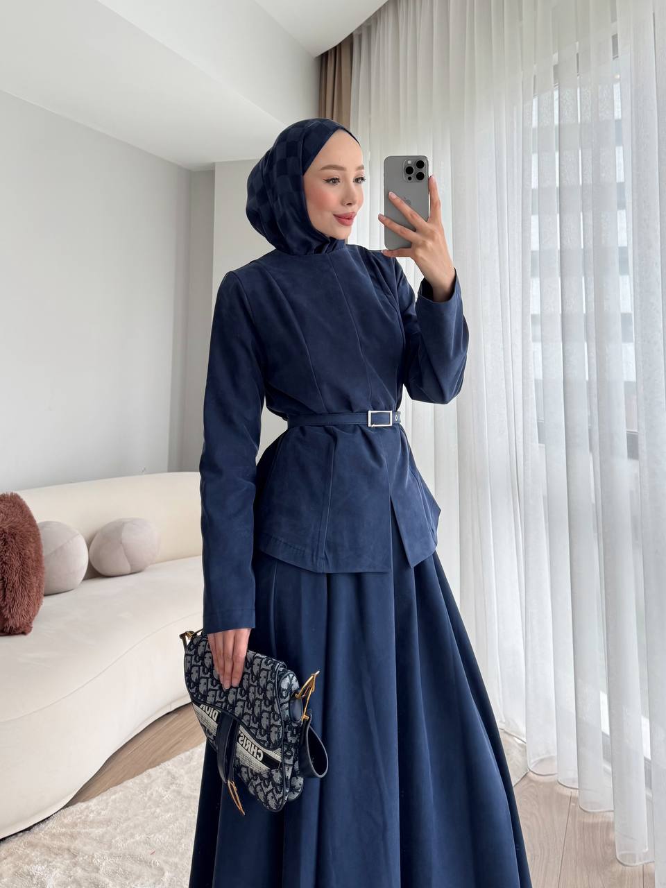 طقم تنورة و بلوز وحزام كحلي