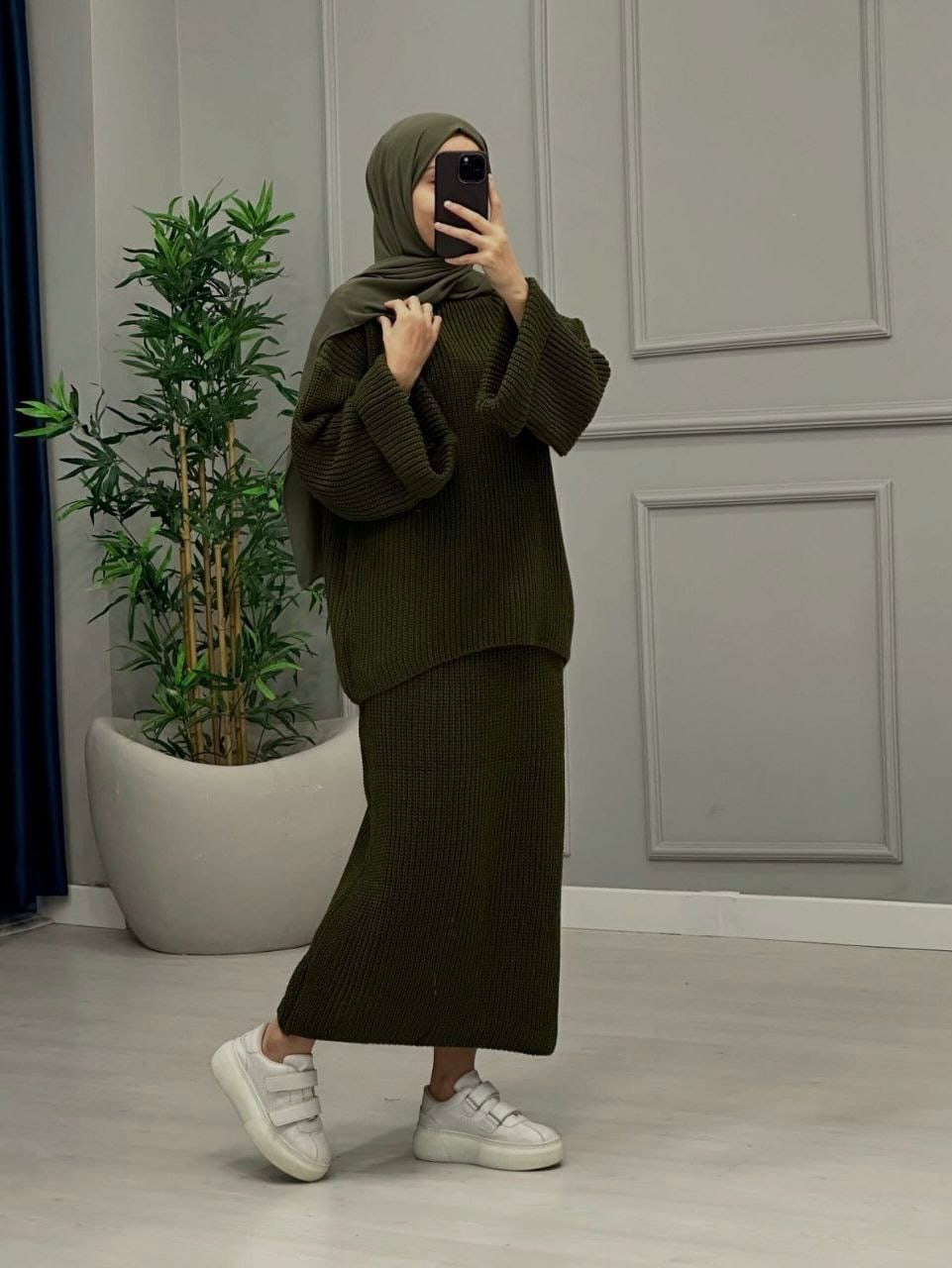 طقم صوف ثقيل تنورة (زيتي)