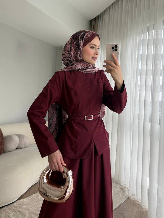 طقم تنورة و بلوز وحزام خمري