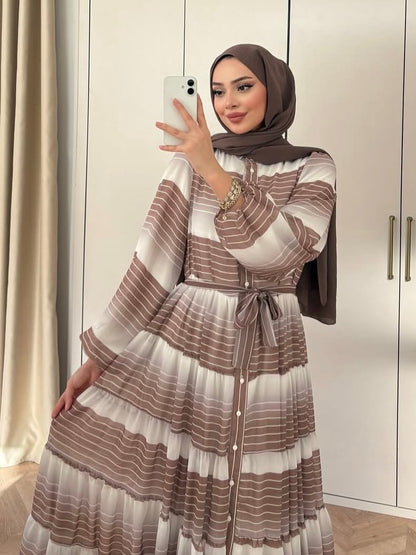 فستان كلوش بأزرار عالصدر