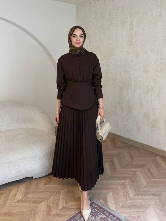 فستان مع تنورة على شكل حزام