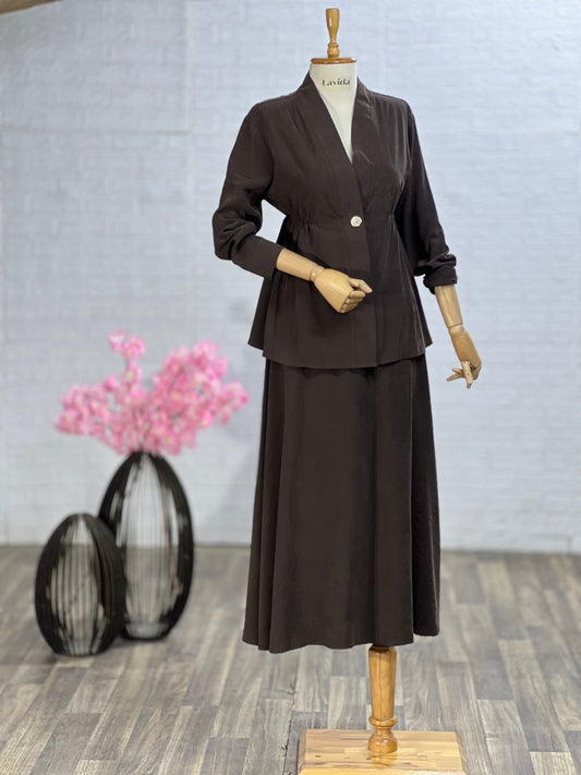 طقم جكيت و تنورة بني