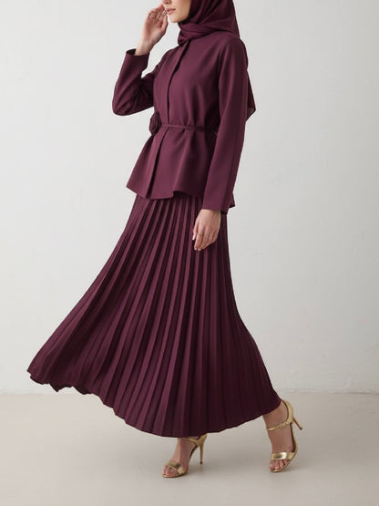 طقم جكيت و تنورة (بروش الوردة يمكن ازالته)