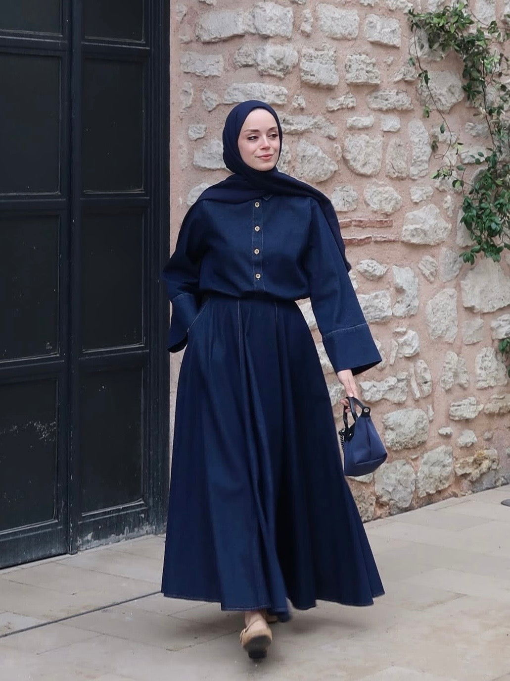 طقم جينز قميص و تنورة