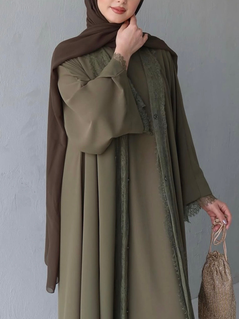 عباية مسكرة ب كبسات مع فستان ، طرف دانتيل