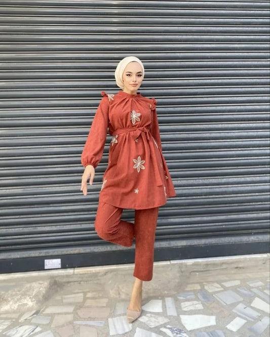 طقم بنطلون و بلوز مع حزام