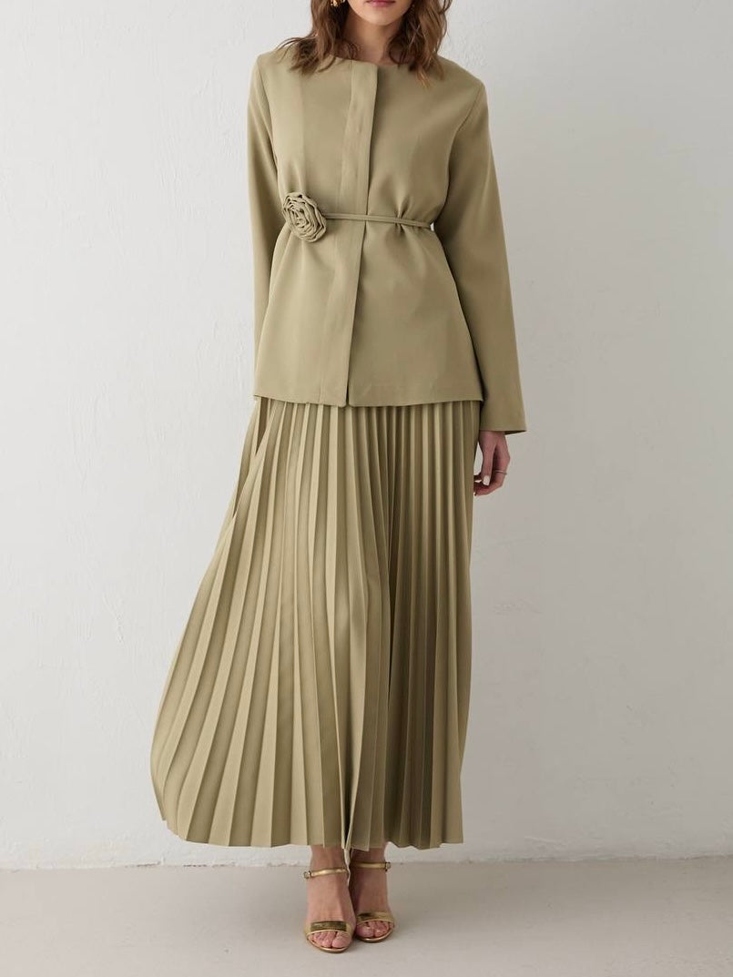 طقم جكيت و تنورة (بروش الوردة يمكن ازالته)