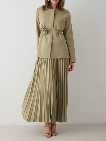 طقم جكيت و تنورة (بروش الوردة يمكن ازالته)