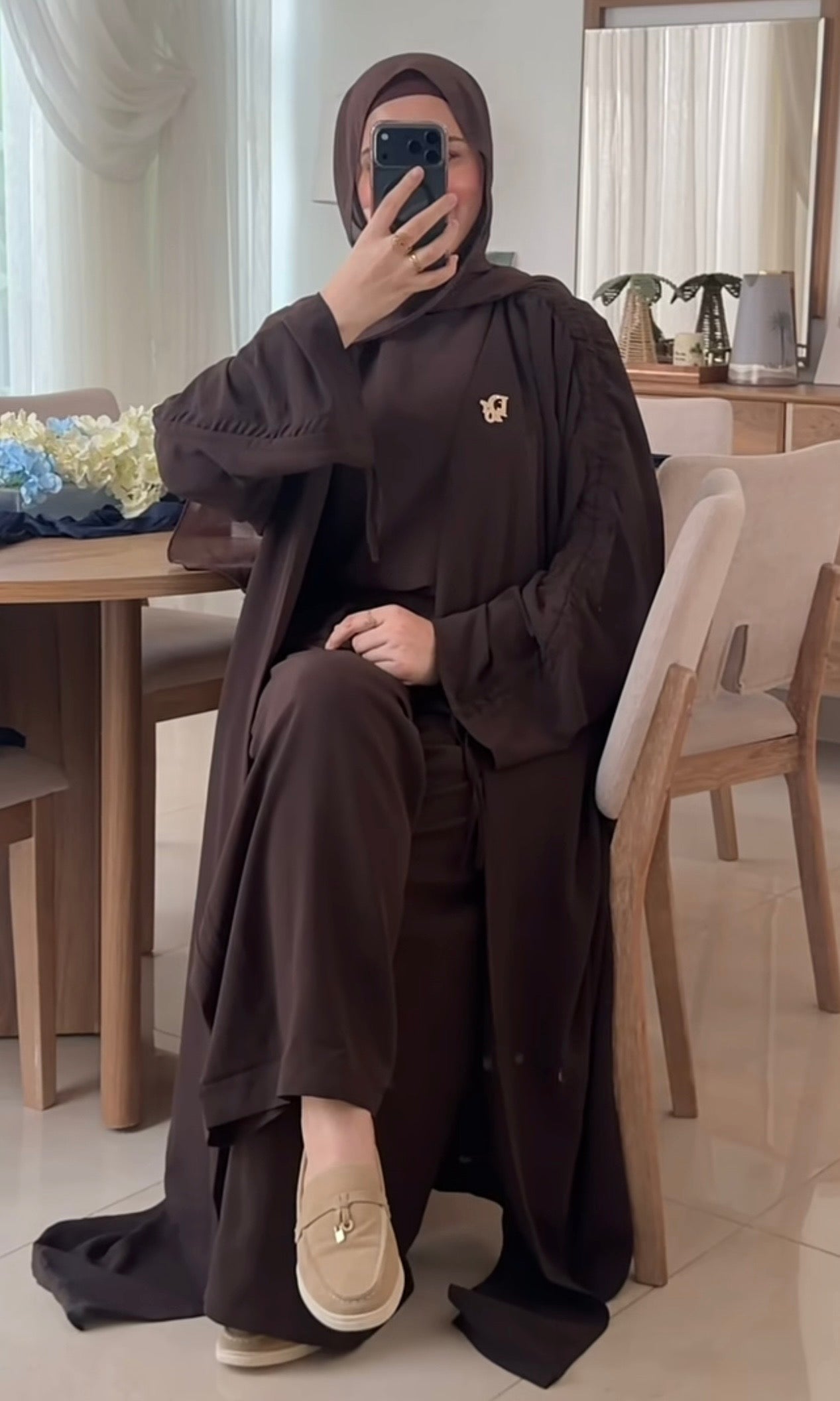 طقم ٣ قطع (عبايه و بنطلون و بلوز)