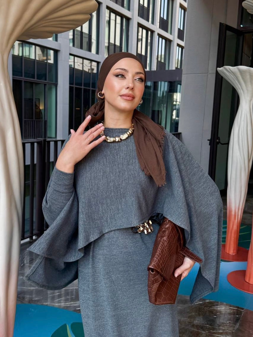 فستان مع بلوز رد عالكتف (يشمل الحزام)