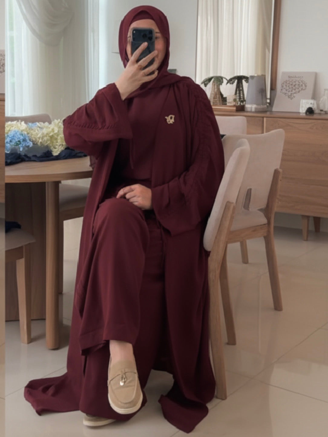 طقم ٣ قطع (عبايه و بنطلون و بلوز)