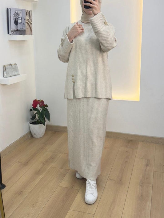 طقم تنورة و بلوز مصوف بيج
