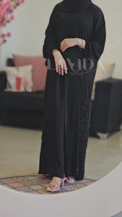 عباية كريب مع شك خرز على الأطراف